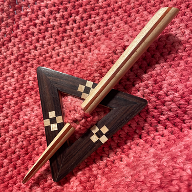 Triangular Shawl Pin w/stick